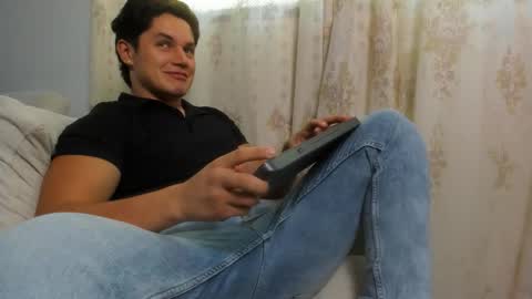 julian_wallace1 online show from 05.19.26