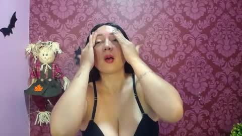 Juli online show from 10.31.25