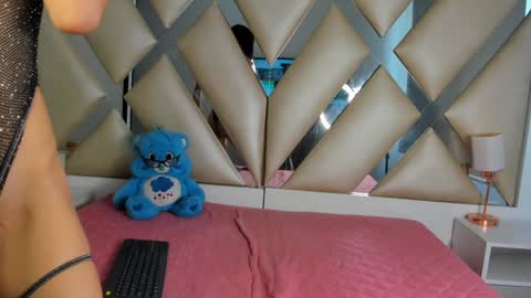 juliana_js_ online show from 12.11.24