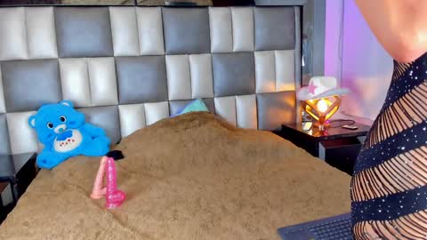 juliana_js_ online show from 01.25.25