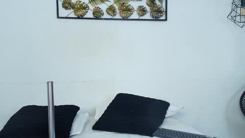 Snapshot of juliana_luque chatting on 10.15.25 Juli online show from 10.15.25