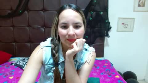 Juli online show from 10.15.25