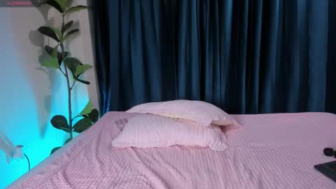 Snapshot of julianapons chatting on 11.12.25 Juliana online show from 11.12.25