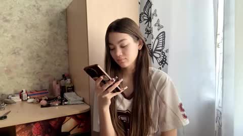 Snapshot of julianeaukamp chatting on 02.16.26 Viola online show from 02.16.26