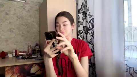 Snapshot of julianeaukamp chatting on 02.18.26 Viola online show from 02.18.26