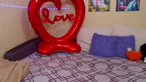 Snapshot of juliasane_ chatting on 02.13.25 Jul online show from 02.13.25