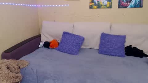 Snapshot of juliasane_ chatting on 02.17.25 Jul online show from 02.17.25