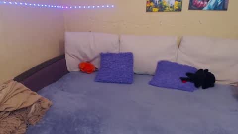 Snapshot of juliasane_ chatting on 03.10.25 Jul online show from 03.10.25