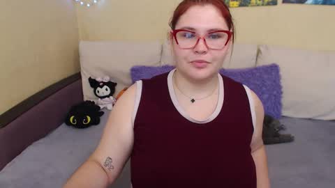 Snapshot of juliasane_ chatting on 09.10.25 Jul online show from 09.10.25