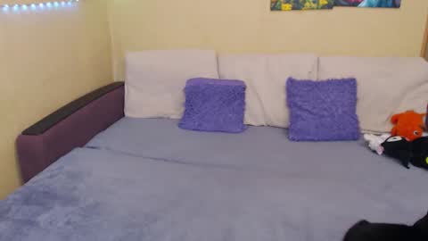 Snapshot of juliasane_ chatting on 10.04.25 Jul online show from 10.04.25