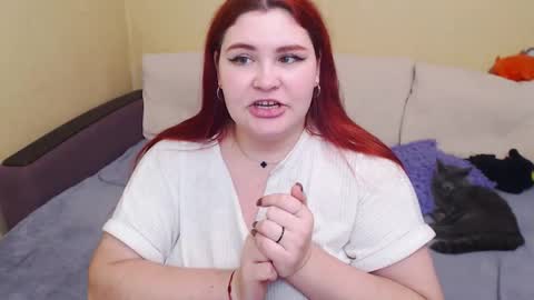 Snapshot of juliasane_ chatting on 10.16.25 Jul online show from 10.16.25