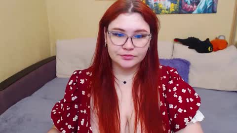 Snapshot of juliasane_ chatting on 10.17.25 Jul online show from 10.17.25