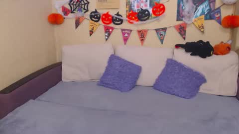 Snapshot of juliasane_ chatting on 10.26.25 Jul online show from 10.26.25