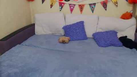 Snapshot of juliasane_ chatting on 10.29.25 Jul online show from 10.29.25