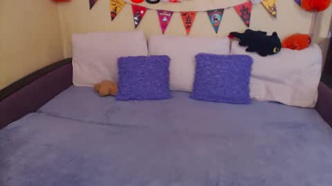 Snapshot of juliasane_ chatting on 10.31.25 Jul online show from 10.31.25