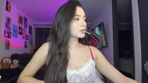 Snapshot of julidavila chatting on 02.15.26 Jeimy Help me to reach 100 thumbs up online show from 02.15.26