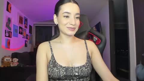 Jeimy Help me to reach 100 thumbs up online show from 04.18.26