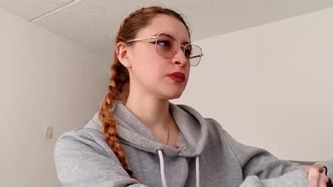 Snapshot of julie_autmn_ chatting on 02.26.26 yules online show from 02.26.26