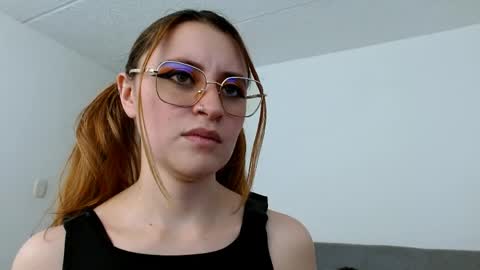 Snapshot of julie_autmn_ chatting on 03.31.26 yules online show from 03.31.26