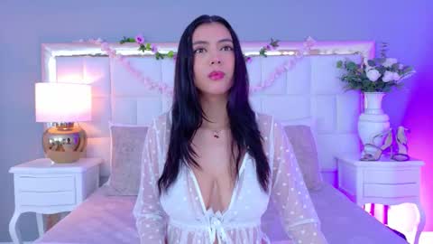 Snapshot of julie_bennet chatting on 10.09.25 Juliet Bennet online show from 10.09.25