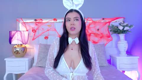 Snapshot of julie_bennet chatting on 10.22.25 Juliet Bennet online show from 10.22.25