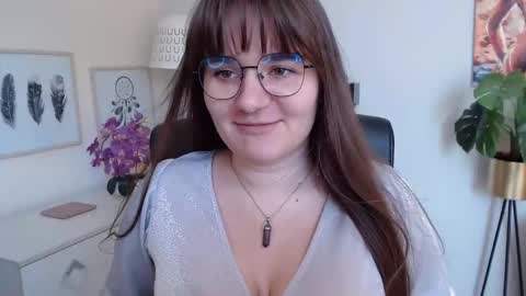 Julie online show from 09.12.25