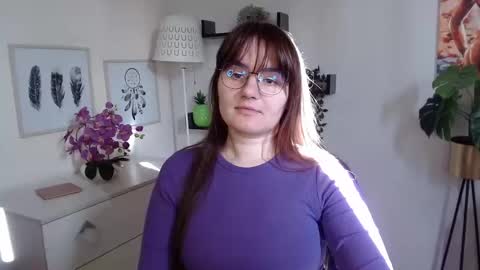 Julie online show from 10.10.25