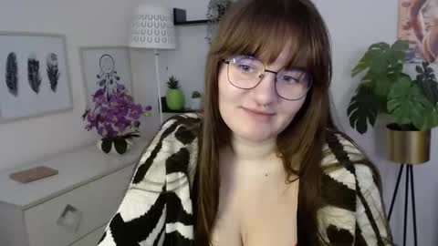 Julie online show from 10.28.25