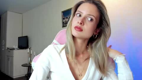 Julie online show from 10.02.25