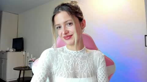 Julie online show from 10.03.25