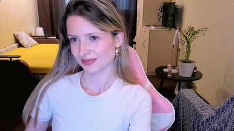 Snapshot of julie_flores chatting on 05.16.26 Julie online show from 05.16.26