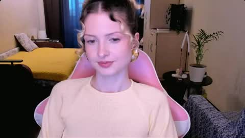 Snapshot of julie_flores chatting on 05.17.26 Julie online show from 05.17.26
