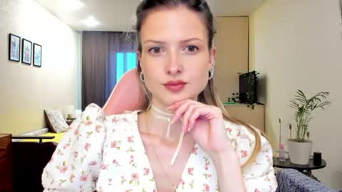 Snapshot of julie_flores chatting on 06.16.26 Julie online show from 06.16.26