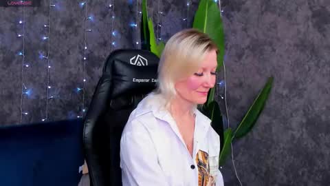 Snapshot of julie_lucasss chatting on 02.05.26 Julie Lucasss online show from 02.05.26