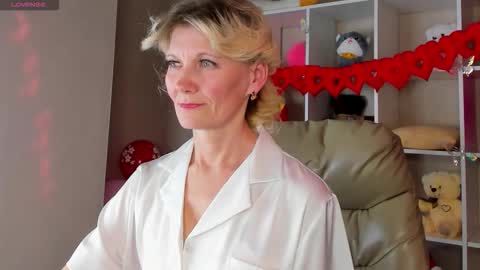 Snapshot of julie_lucasss chatting on 02.14.26 Julie Lucasss online show from 02.14.26