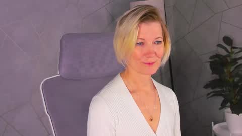 Julie Lucasss online show from 03.20.26