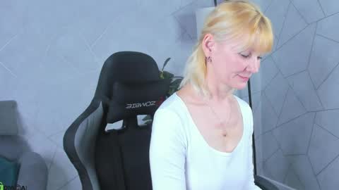Snapshot of julie_lucasss chatting on 04.23.26 Julie Lucasss online show from 04.23.26