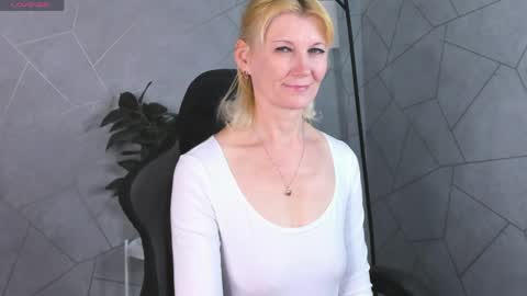 Snapshot of julie_lucasss chatting on 04.29.26 Julie Lucasss online show from 04.29.26