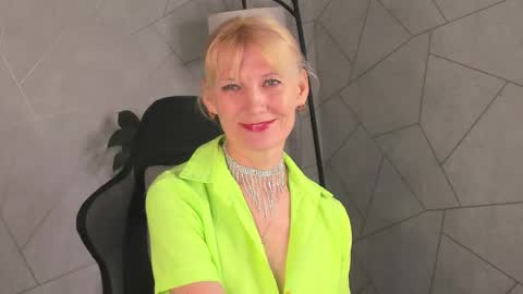 Snapshot of julie_lucasss chatting on 05.06.26 Julie Lucasss online show from 05.06.26