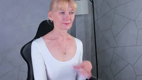 Snapshot of julie_lucasss chatting on 05.13.26 Julie Lucasss online show from 05.13.26