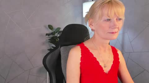 Snapshot of julie_lucasss chatting on 05.14.26 Julie Lucasss online show from 05.14.26