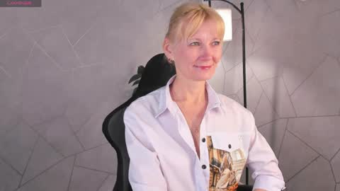 Snapshot of julie_lucasss chatting on 05.15.26 Julie Lucasss online show from 05.15.26