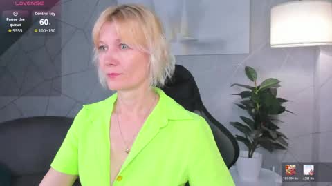 Snapshot of julie_lucasss chatting on 06.07.26 Julie Lucasss online show from 06.07.26