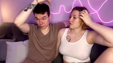 Snapshot of julielourens chatting on 10.11.25 Julie and Thomas online show from 10.11.25