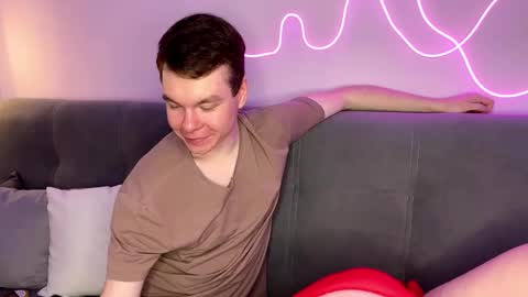 Snapshot of julielourens chatting on 10.18.25 Julie and Thomas online show from 10.18.25