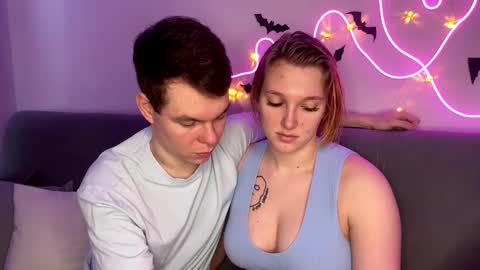 Snapshot of julielourens chatting on 10.24.25 Julie and Thomas online show from 10.24.25