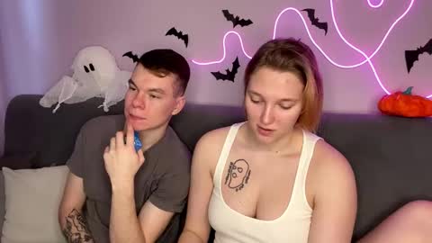 Snapshot of julielourens chatting on 11.01.25 Julie and Thomas online show from 11.01.25