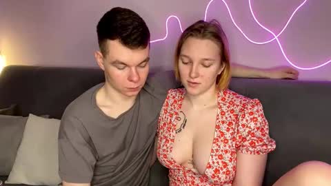 Snapshot of julielourens chatting on 11.06.25 Julie and Thomas online show from 11.06.25