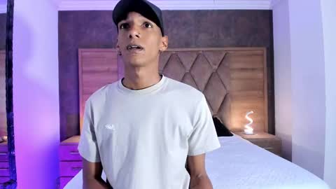 Snapshot of juliensaint_ chatting on 09.19.25 Julien online show from 09.19.25