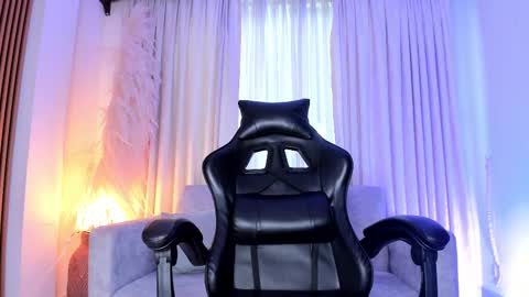 Snapshot of juliensaint_ chatting on 09.24.25 Julien online show from 09.24.25